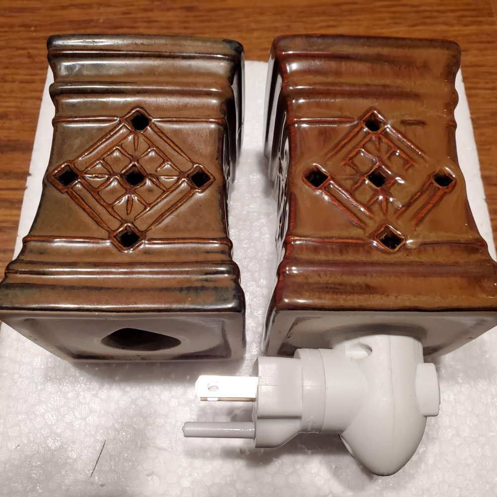 Joy Mangano Brown Forever Fragrant Night Lights and Wax Melters Pair - Picture 3 of 4